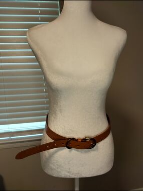 LOFT Belt Genuino Leather  Belt with Brass-Tone Buckle